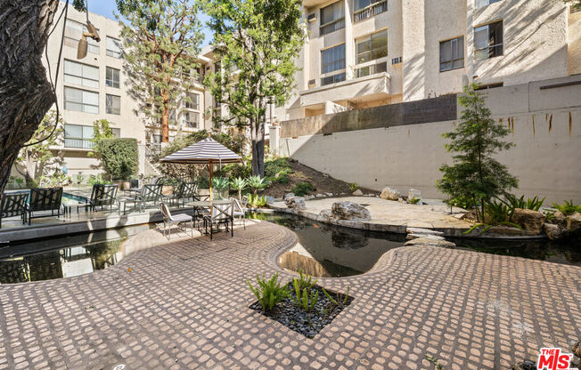 2 beds, 2 baths, 950 sqft, $3,900, Unit 557