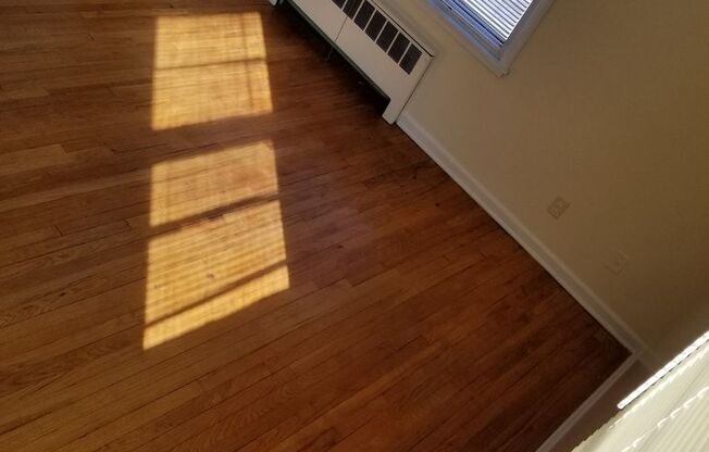 2 beds, 1 bath, $895, Unit 10