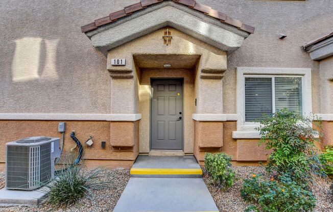 WONDERFUL TOWNHOUSE WITH 2 BEDROOMS AND ATTACHED GARAGE!
