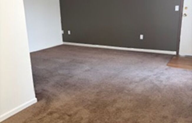 1 bed, 1 bath, 670 sqft, $1,049, Unit 105