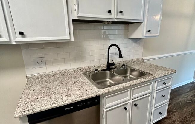 1 bed, 1 bath, 616 sqft, $950, Unit 24