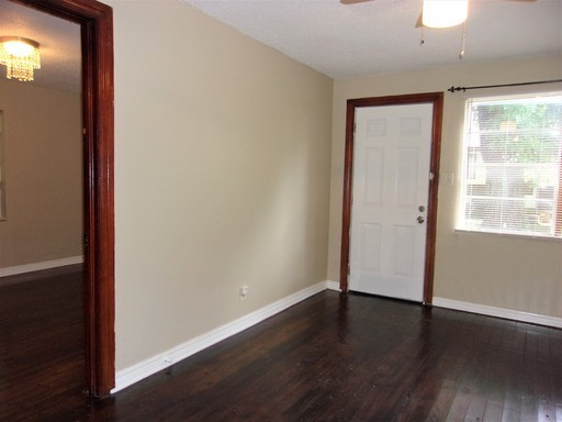 1 bed, 1 bath, 668 sqft, $600, Unit 525-1/2 SW 26 DOWN