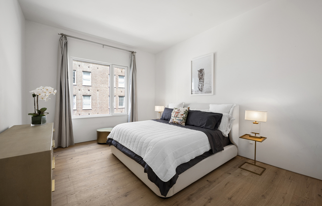 532 W 20 ST