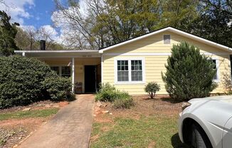 2 Bedroom Duplex in Boulevard with a Yard