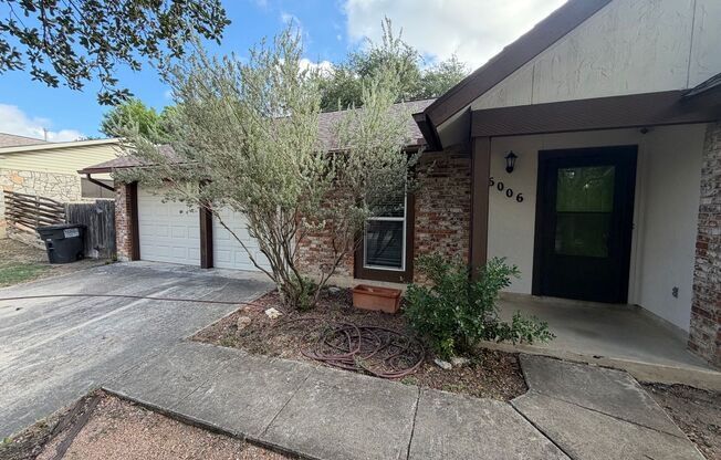 Charming One-Story Ranch on Corner Lot in High Country – Spacious & Convenient!