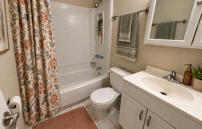 2 beds, 1 bath, 870 sqft, $1,325, Unit 7600310