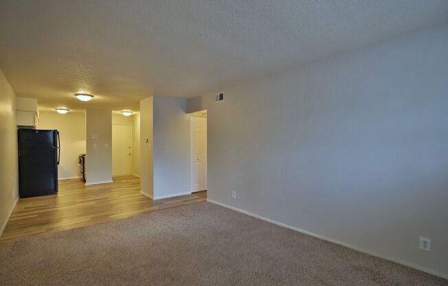 2 beds, 1.5 baths, 920 sqft, $925, Unit 1420 West Glen Avenue Apt 305