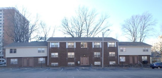 2 beds, 1.5 baths, $995, Unit 4