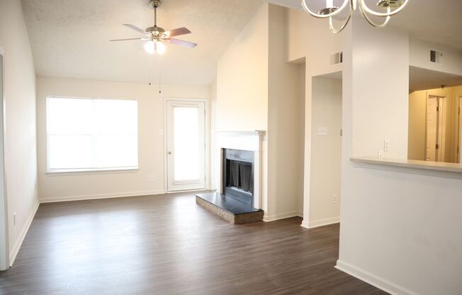 2 beds, 2 baths, 1,033 sqft, $1,679, Unit 30-30303