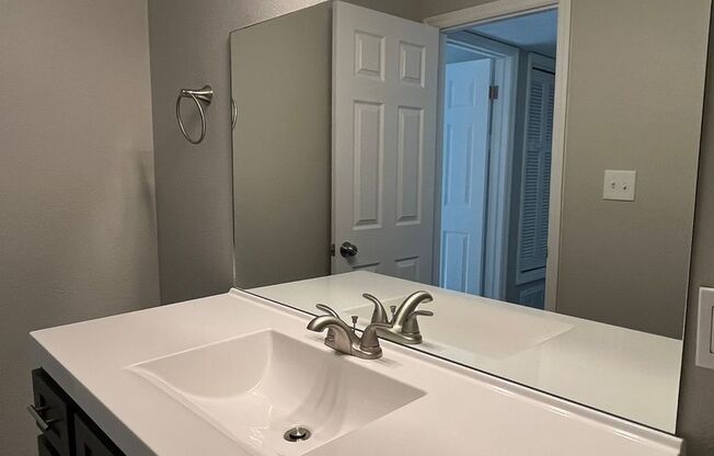 1 bed, 1 bath, 665 sqft, $1,000, Unit 77