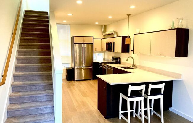 Modern 3BR/2BA Townhome in Bryant Near U Village & Burke-Gilman Trail
