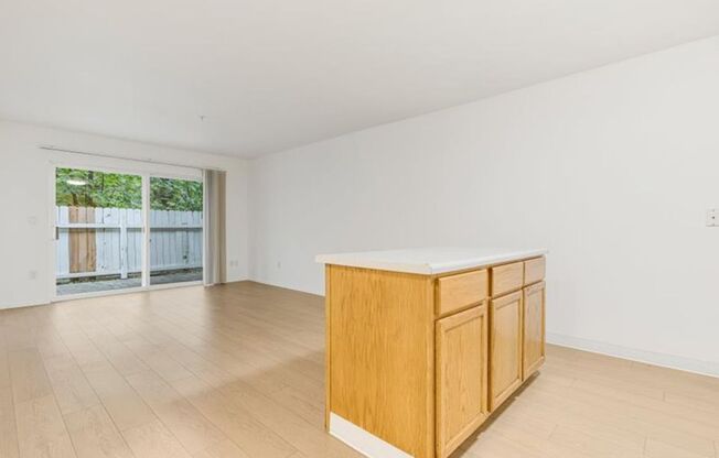 1 bed, 1 bath, 547 sqft, $1,350, Unit 32