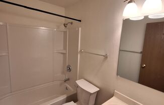 2 beds, 1 bath, 835 sqft, $740, Unit 01