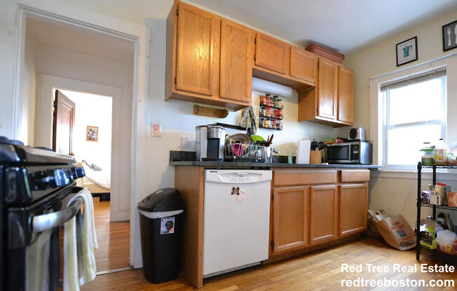 25 Colborne Rd Apt 1