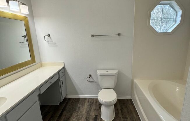 1 bed, 1 bath, 844 sqft, $1,175, Unit 5H-202