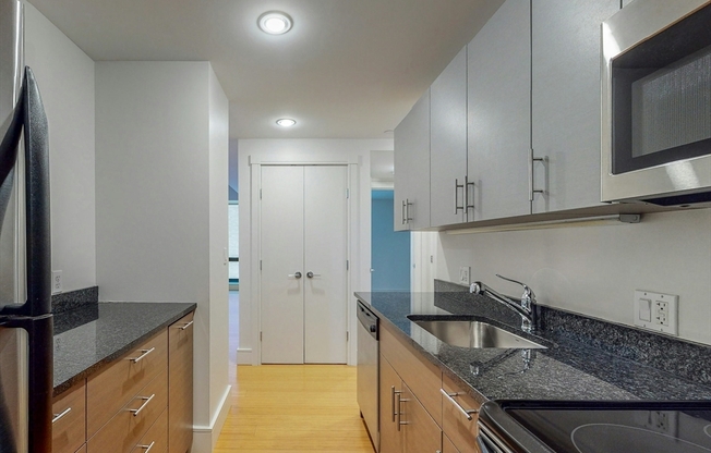 1 bed, 1 bath, 691 sqft, $4,000, Unit 1207