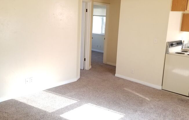 2 beds, 1 bath, 735 sqft, $1,050, Unit A2