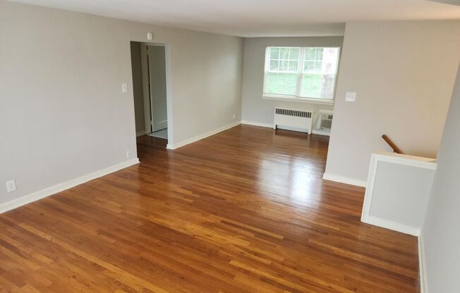 2 beds, 1 bath, 897 sqft, $2,335, Unit E-14