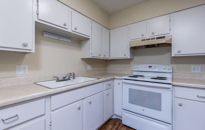 1 bed, 1 bath, 650 sqft, $795, Unit 12