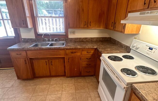 3 beds, 1.5 baths, 1,100 sqft, $1,980, Unit F-1