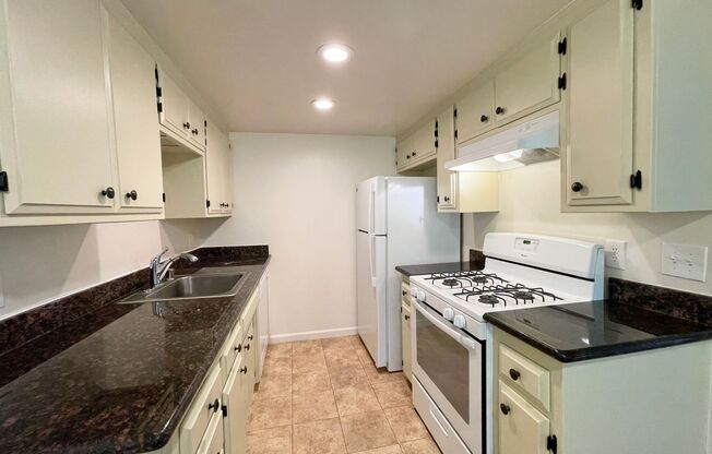 2 beds, 1 bath, 1,000 sqft, $1,795