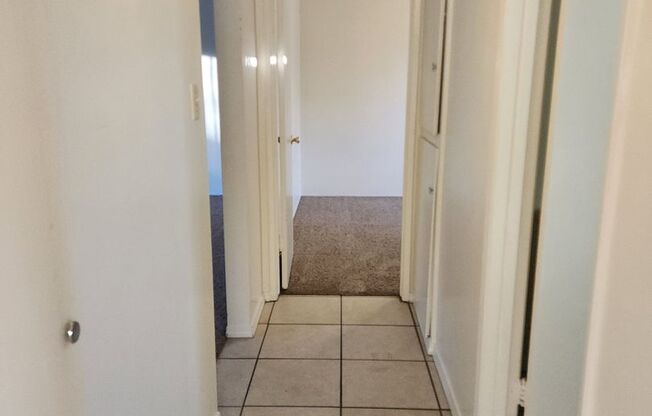 2 beds, 1 bath, $1,050, Unit 11