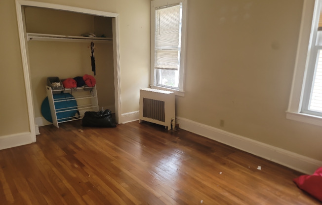 3 beds, 1 bath, $2,500