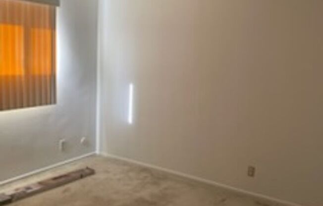 2 beds, 1 bath, $2,245, Unit B