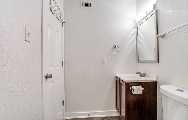 1 bed, 1 bath, $895, Unit 112