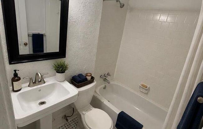 1 bed, 1 bath, 767 sqft, $1,795, Unit 950-12