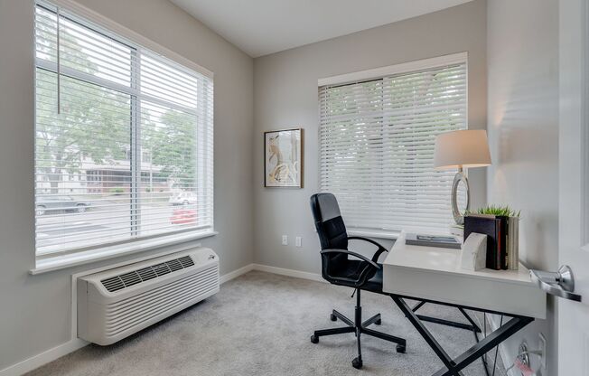 3 beds, 1 bath, 828 sqft, $1,776, Unit 408