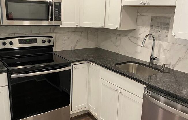 4 Bed / 2 Bath - Pottstown West End - Newly Renovated