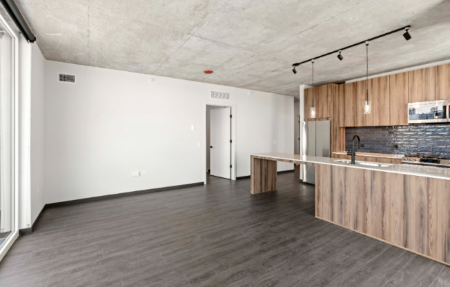 140 N ASHLAND