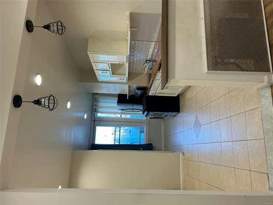 2 beds, 1 bath, 750 sqft, $2,200, Unit 2R