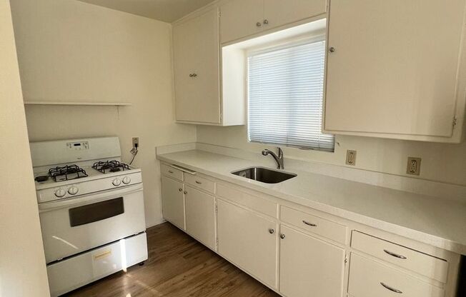 2 beds, 1 bath, $2,400