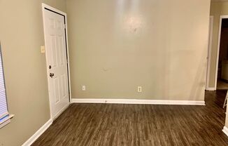 2 beds, 1 bath, $795, Unit 202A