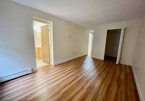 3 beds, 1 bath, 1,000 sqft, $4,500, Unit 1