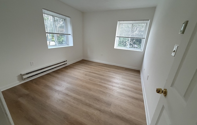 2 beds, 1 bath, $2,200, Unit 30