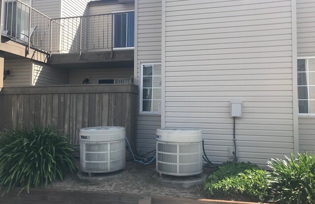 2 beds, 2 baths, 900 sqft, $2,025, Unit 158