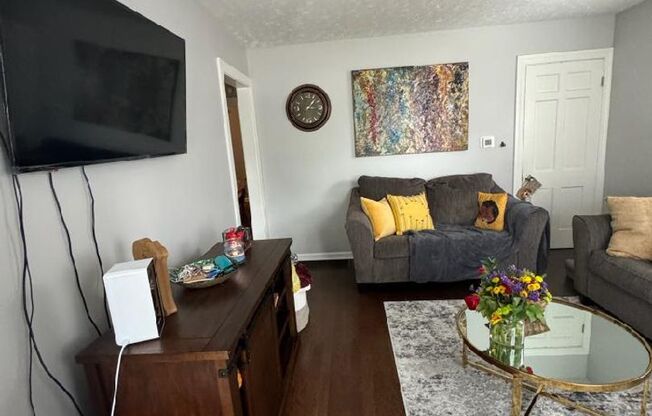 2 beds, 1 bath, $1,750