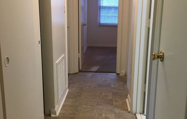 2 beds, 1 bath, 925 sqft, $1,185, Unit 07