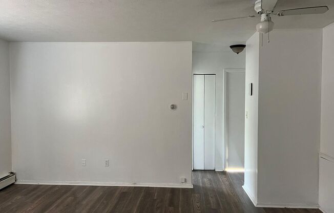 2 beds, 1 bath, 800 sqft, $950, Unit 208