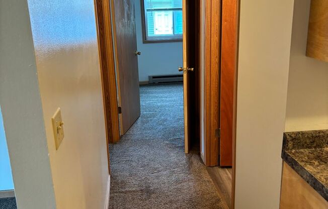 2 beds, 1 bath, $975