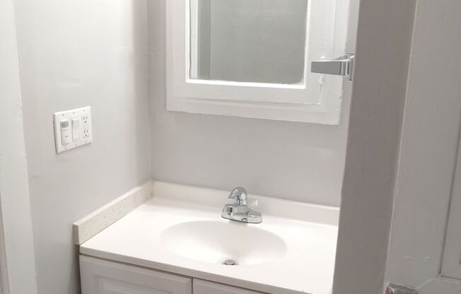 Studio, 1 bath, 400 sqft, $1,125, Unit 302