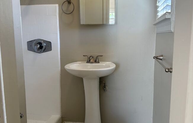 Studio, 1 bath, $1,400, Unit 09