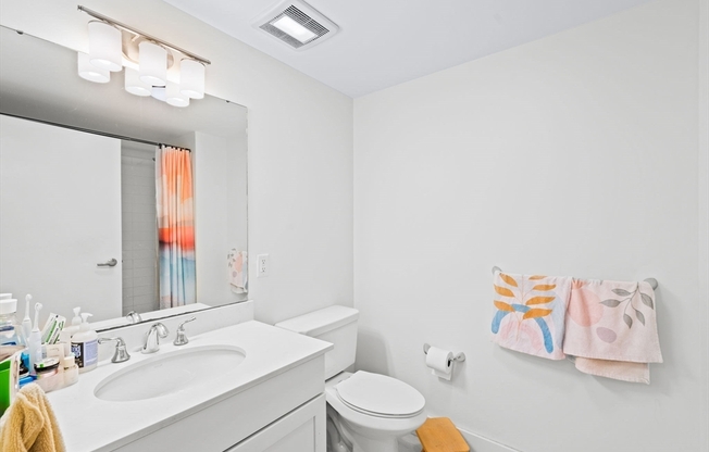 2 beds, 2 baths, 1,009 sqft, $4,100, Unit 301