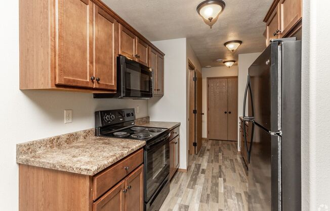 3 beds, 2.5 baths, 1,260 sqft, $1,640, Unit 6800-04