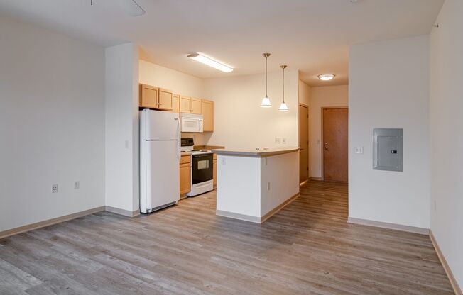 Studio, 1 bath, 475 sqft, $1,520, Unit B-109