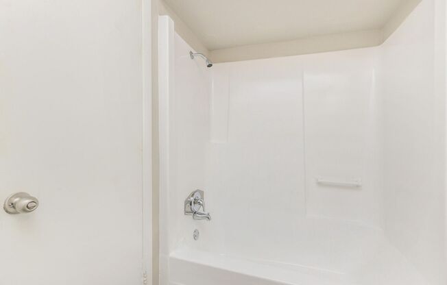 2 beds, 1 bath, 970 sqft, $1,575