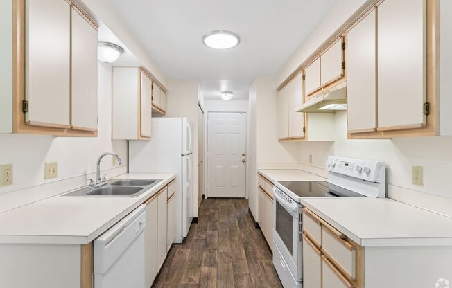 2 beds, 1 bath, 800 sqft, $1,510, Unit 1893-53